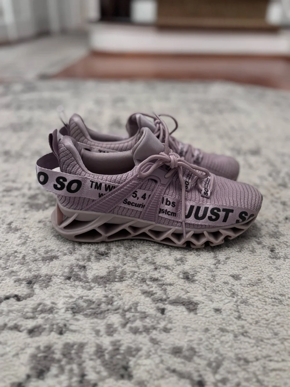 Women’s Athletic Sneakers in Lavender Size‎ 6
